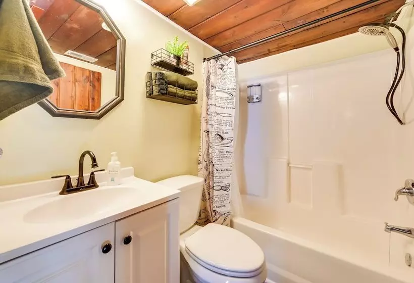 Houghton Lake Cottage   Central Location!