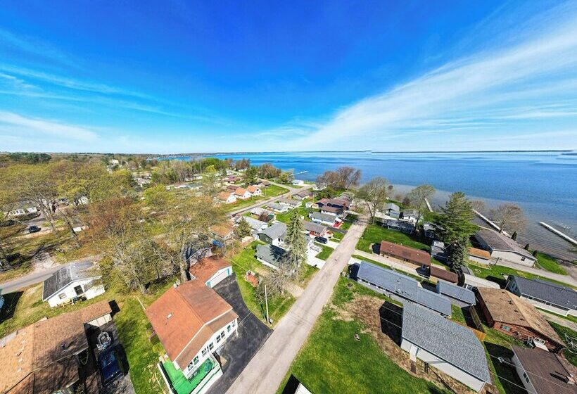 Houghton Lake Cottage   Central Location!