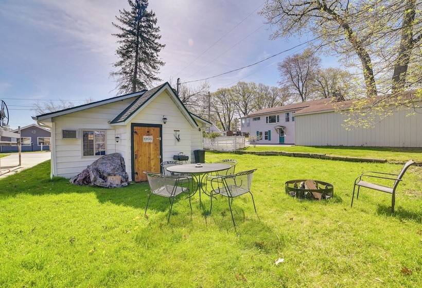 Houghton Lake Cottage   Central Location!