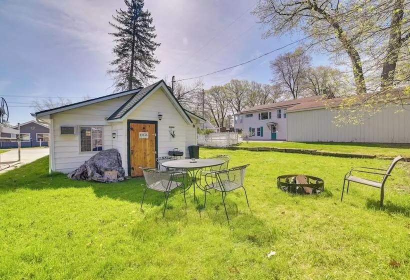 Houghton Lake Cottage   Central Location!