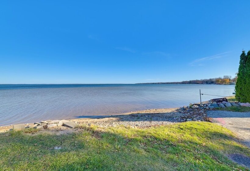 Houghton Lake Cottage   Central Location!