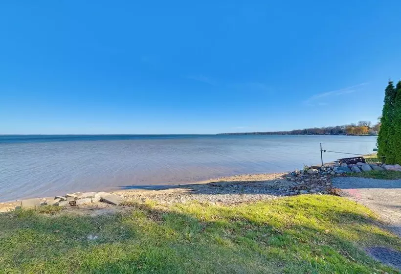 Houghton Lake Cottage   Central Location!