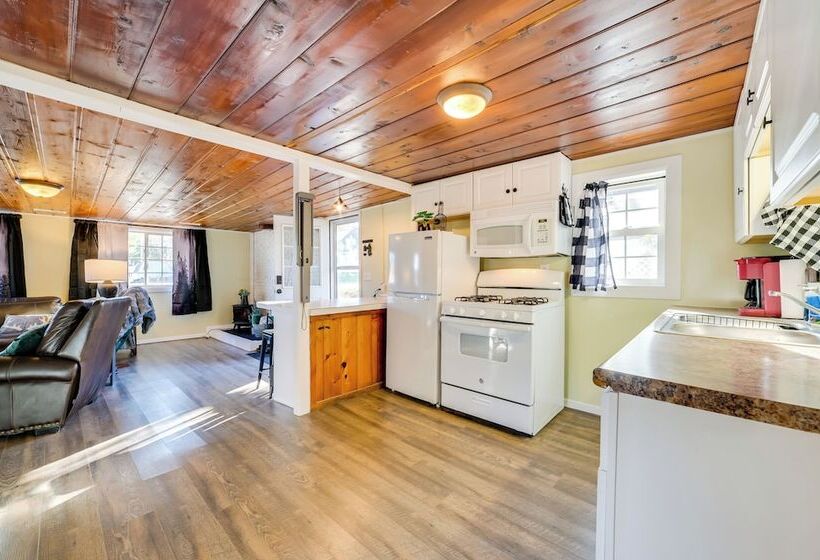 Houghton Lake Cottage   Central Location!