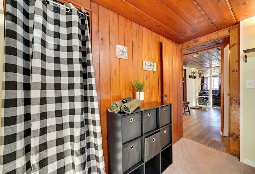 Houghton Lake Cottage   Central Location!
