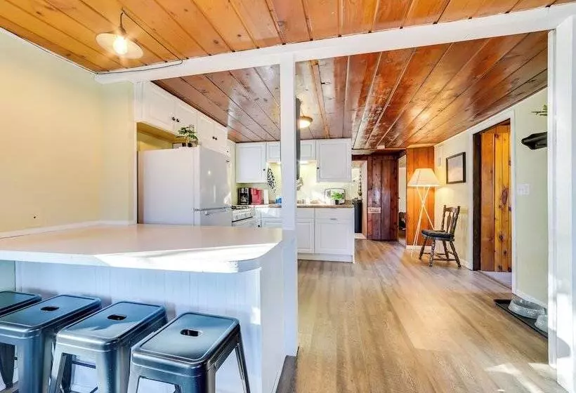 Houghton Lake Cottage   Central Location!