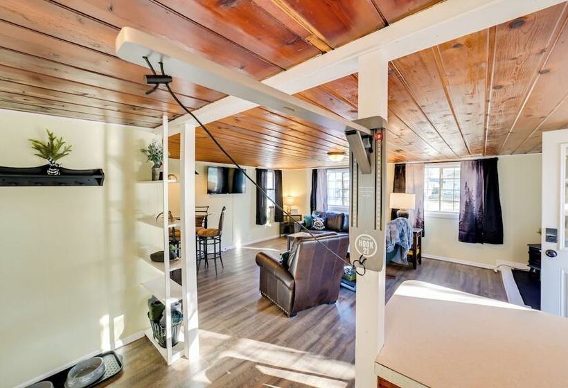 Houghton Lake Cottage   Central Location!