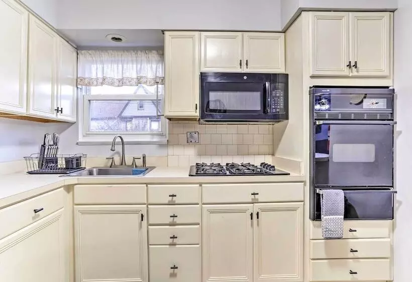 Ideally Located Jersey City Home, 8 Mi To Nyc