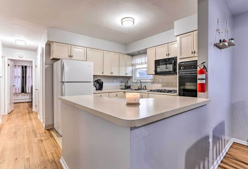 Ideally Located Jersey City Home, 8 Mi To Nyc