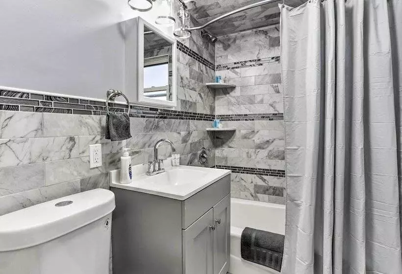 Ideally Located Jersey City Home, 8 Mi To Nyc