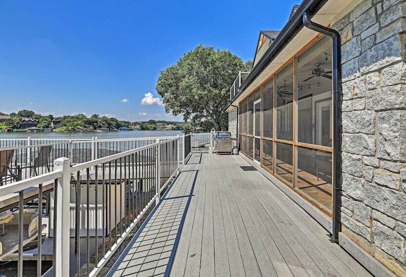 Lavish Lake House, Near Vineyards + Marinas!