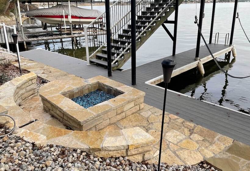 Lavish Lake House, Near Vineyards + Marinas!