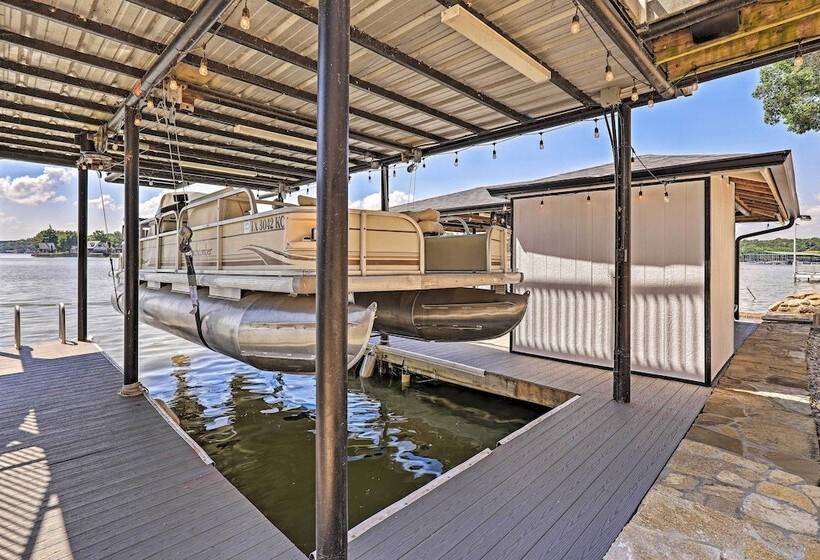 Lavish Lake House, Near Vineyards + Marinas!