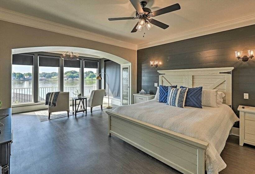 Lavish Lake House, Near Vineyards + Marinas!