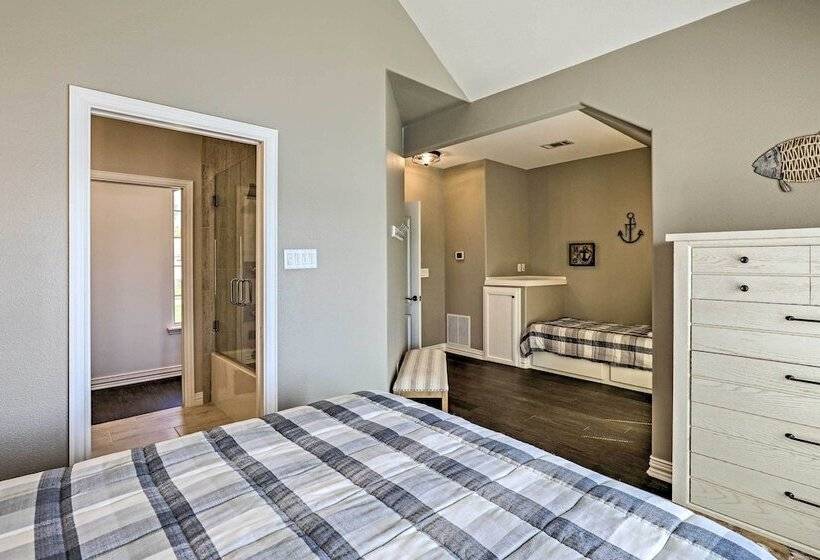 Lavish Lake House, Near Vineyards + Marinas!