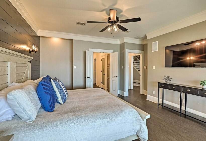 Lavish Lake House, Near Vineyards + Marinas!