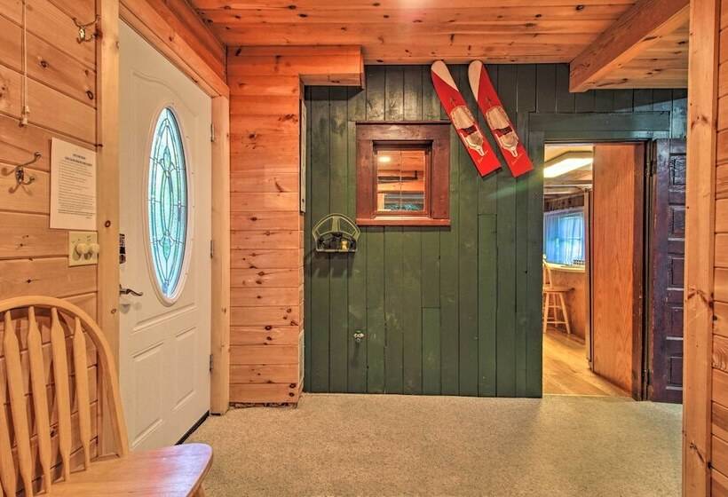 Ludlow Home W/ Hot Tub, Near Okemo Resort!