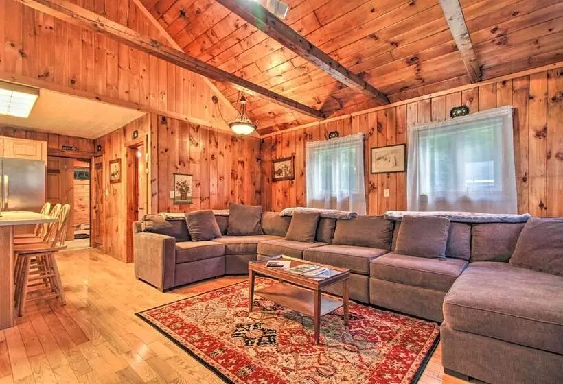 Ludlow Home W/ Hot Tub, Near Okemo Resort!