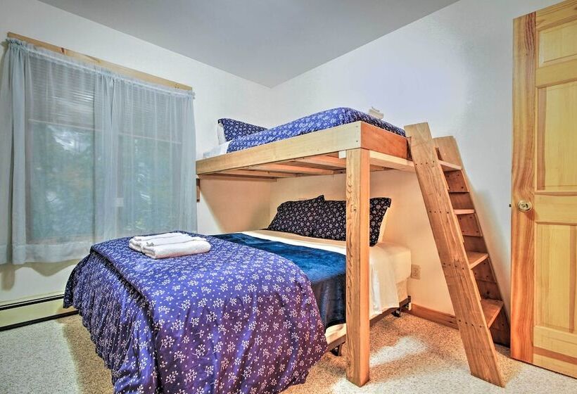 Ludlow Home W/ Hot Tub, Near Okemo Resort!