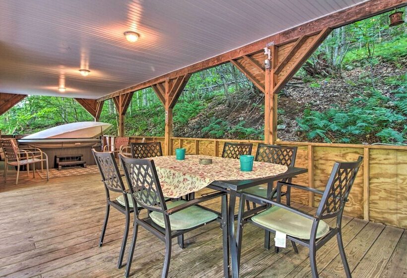 Ludlow Home W/ Hot Tub, Near Okemo Resort!