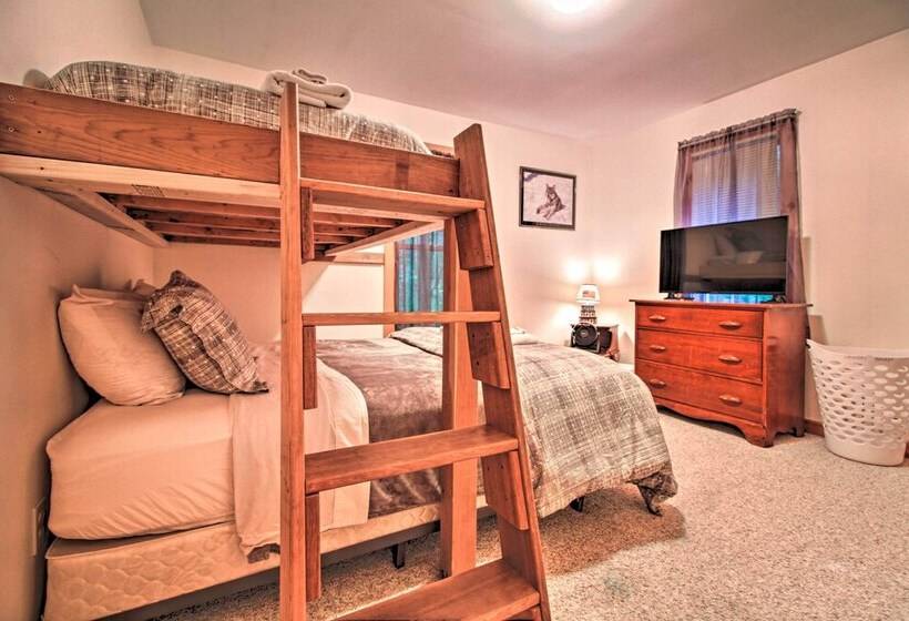 Ludlow Home W/ Hot Tub, Near Okemo Resort!