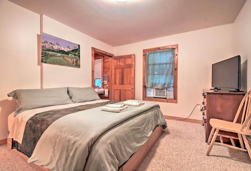 Ludlow Home W/ Hot Tub, Near Okemo Resort!