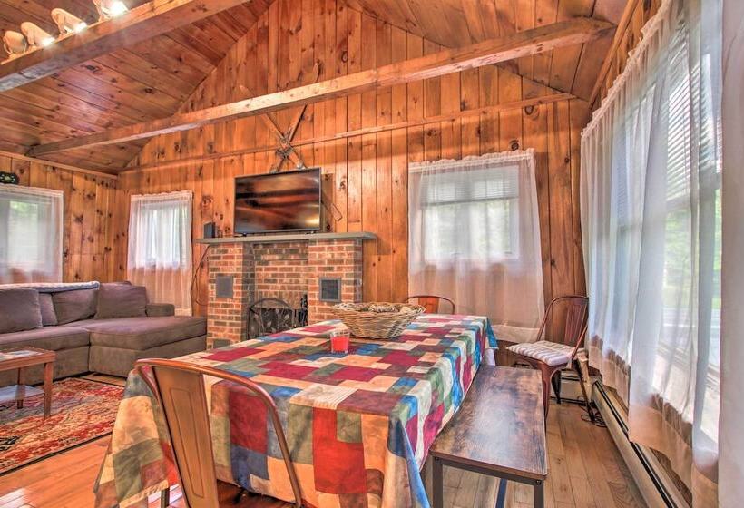 Ludlow Home W/ Hot Tub, Near Okemo Resort!