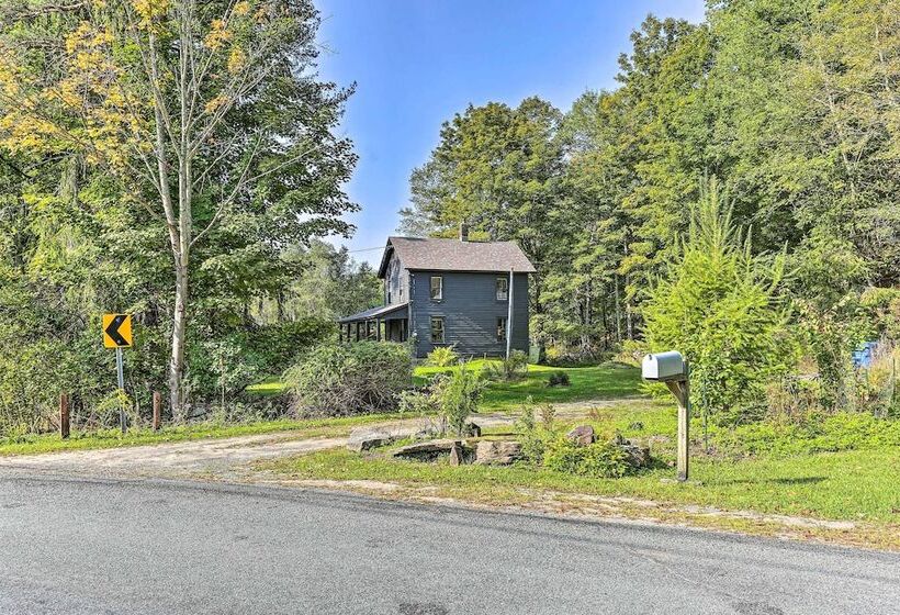 Lush, Charming 1800s Farmhouse On Secluded Oasis!