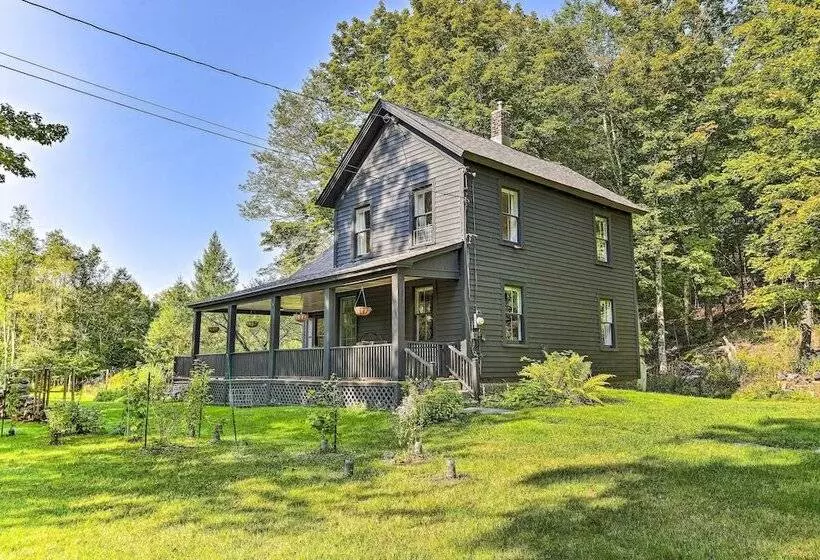 Lush, Charming 1800s Farmhouse On Secluded Oasis!