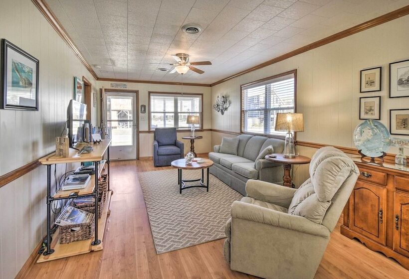 Nags Head Cottage: Screened Porch, Walk To Beach!
