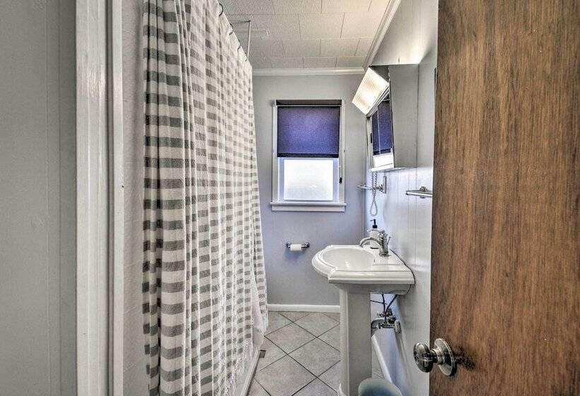 Nags Head Cottage: Screened Porch, Walk To Beach!