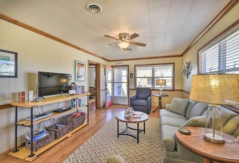 Nags Head Cottage: Screened Porch, Walk To Beach!