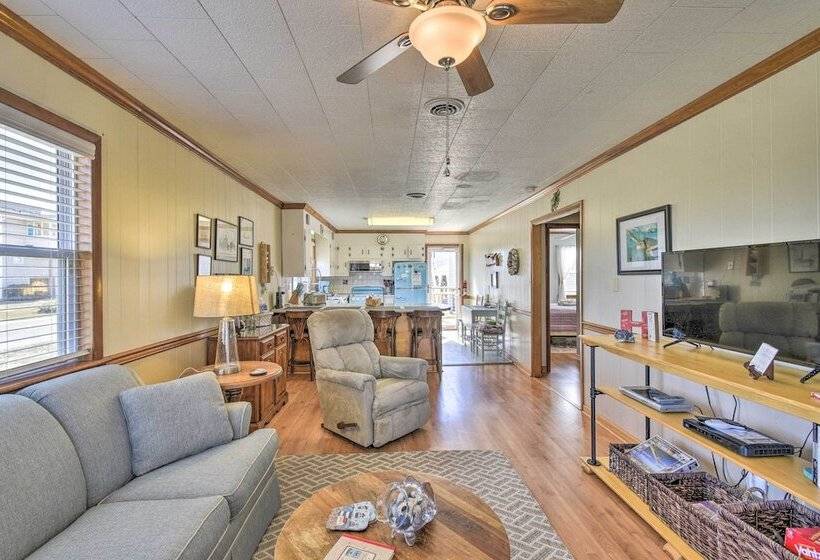 Nags Head Cottage: Screened Porch, Walk To Beach!