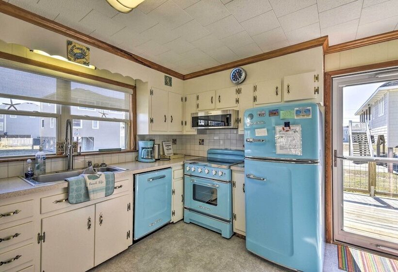 Nags Head Cottage: Screened Porch, Walk To Beach!