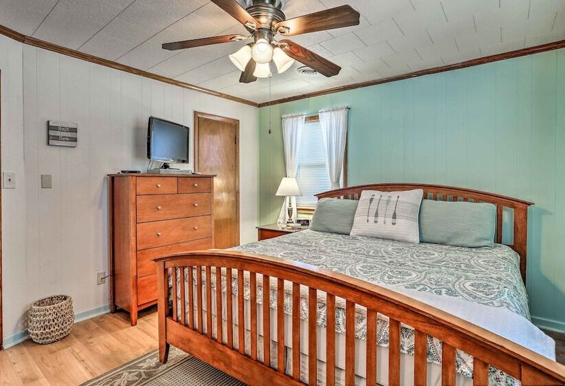 Nags Head Cottage: Screened Porch, Walk To Beach!
