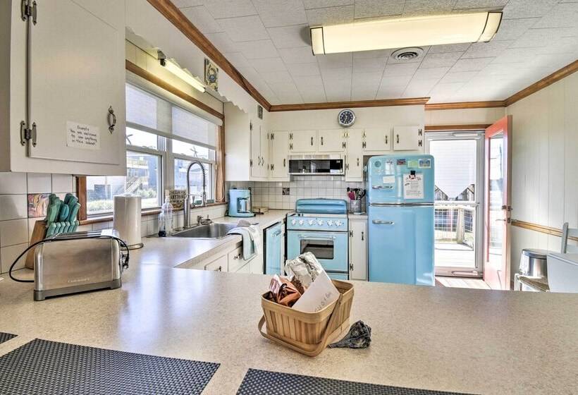 Nags Head Cottage: Screened Porch, Walk To Beach!