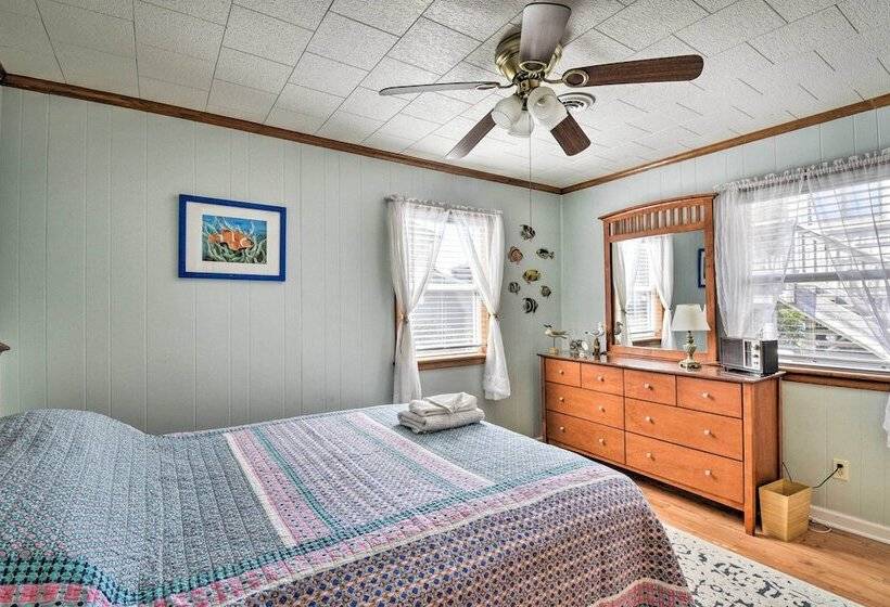 Nags Head Cottage: Screened Porch, Walk To Beach!