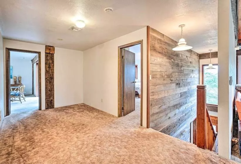 Peaceful Applegate River Valley Sanctuary!