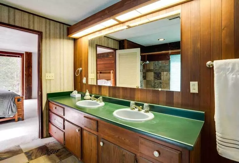 Peaceful Applegate River Valley Sanctuary!