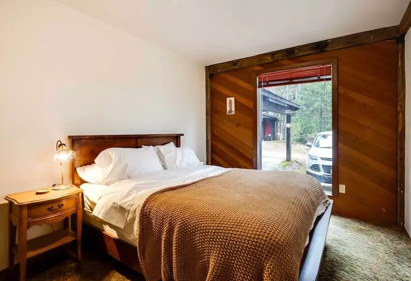 Peaceful Applegate River Valley Sanctuary!