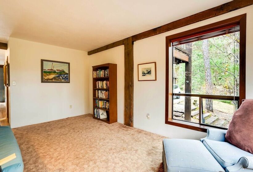 Peaceful Applegate River Valley Sanctuary!