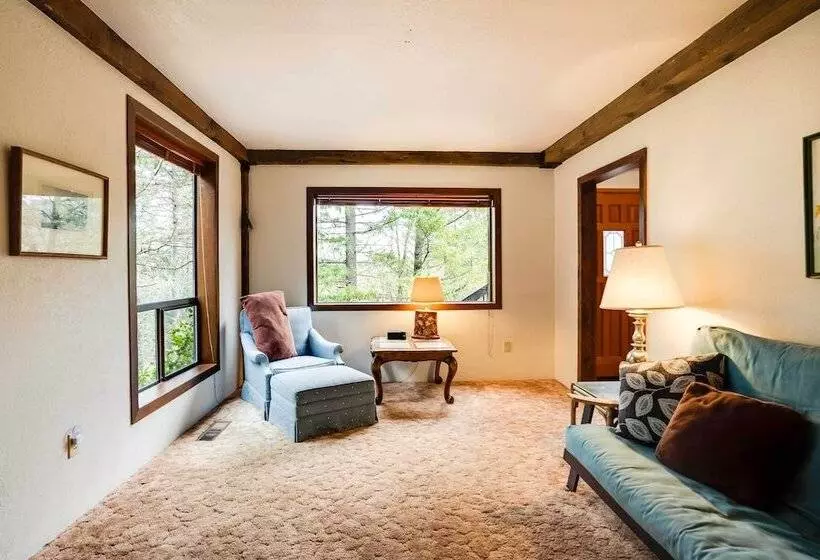 Peaceful Applegate River Valley Sanctuary!