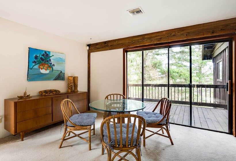 Peaceful Applegate River Valley Sanctuary!