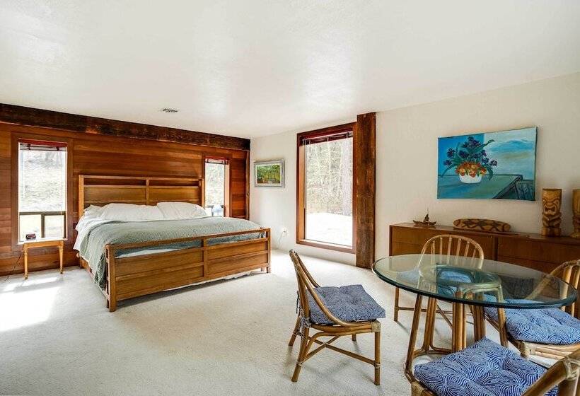 Peaceful Applegate River Valley Sanctuary!