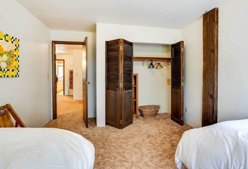 Peaceful Applegate River Valley Sanctuary!