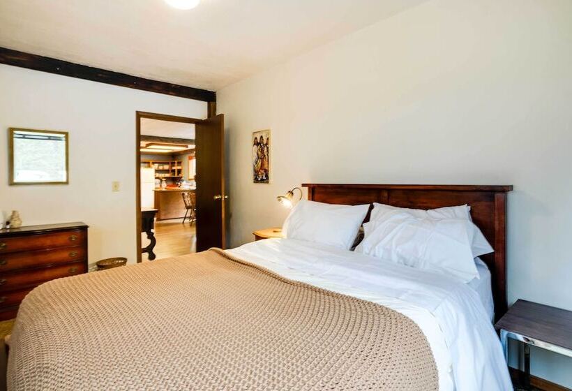 Peaceful Applegate River Valley Sanctuary!