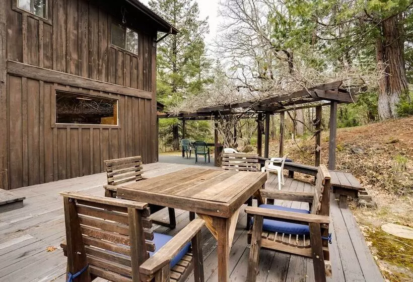 Peaceful Applegate River Valley Sanctuary!