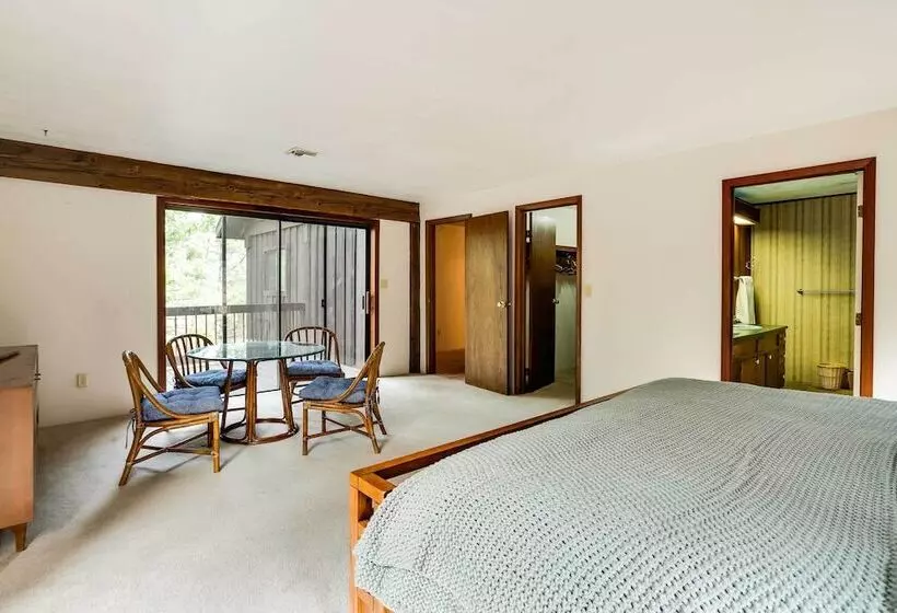 Peaceful Applegate River Valley Sanctuary!