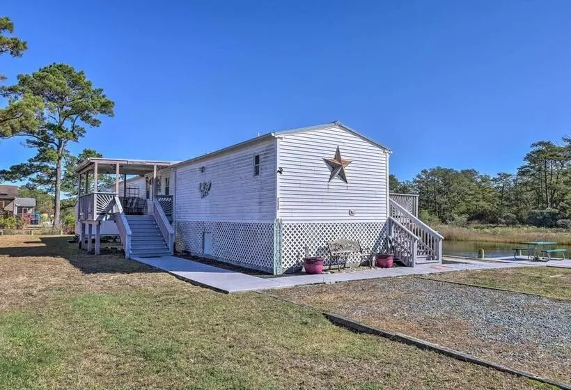 Quaint Chincoteague Island Hideaway W/ 2 Porches!