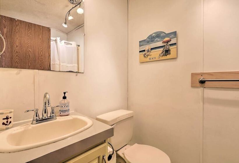 Quaint Chincoteague Island Hideaway W/ 2 Porches!