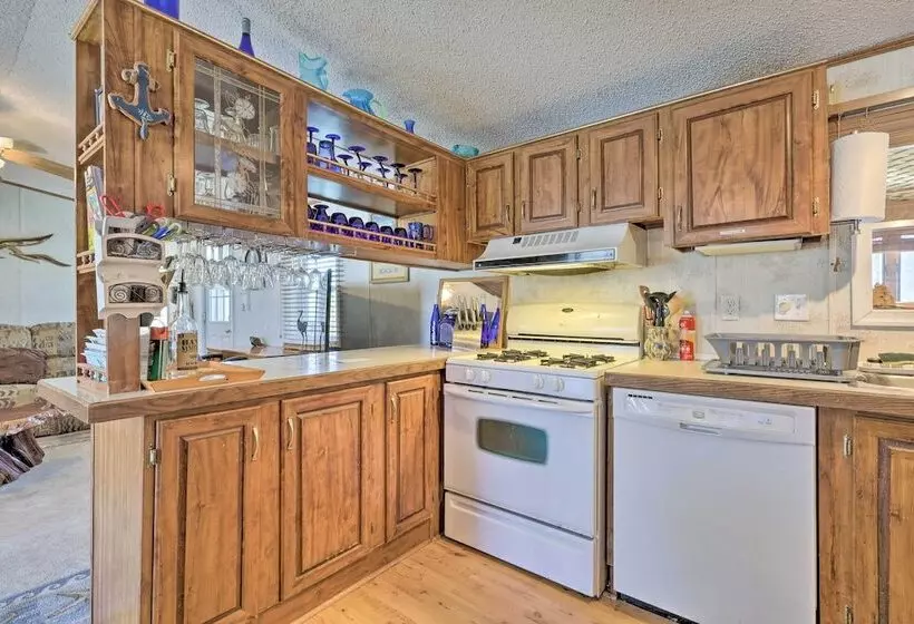 Quaint Chincoteague Island Hideaway W/ 2 Porches!